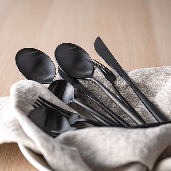 Cutipol �����ݡ��� MOON MATT BLACK �ࡼ��ޥåȥ֥�å� Dinner knife �ǥ��ʡ��ʥ��� Black �֥�å� ���ȥ�꡼ MO03BLF ������ ��