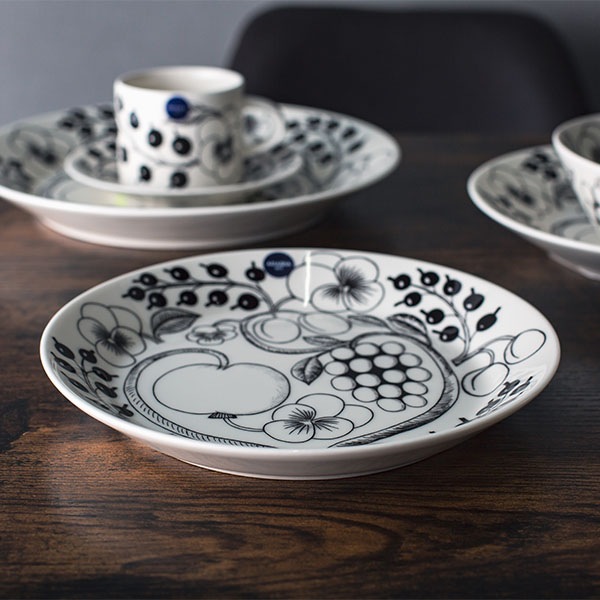 ����ӥ� Arabia �� �ץ졼�� ʿ�� 21cm �ѥ�ƥ��å� 1005399 �֥�å� & �ۥ磻�� Paratiisi Plate Flat Black & White �ݻ� ����� �����ӥ󥰥ץ졼�� ���� ���� �̲� ������� ���襤�� ���å���