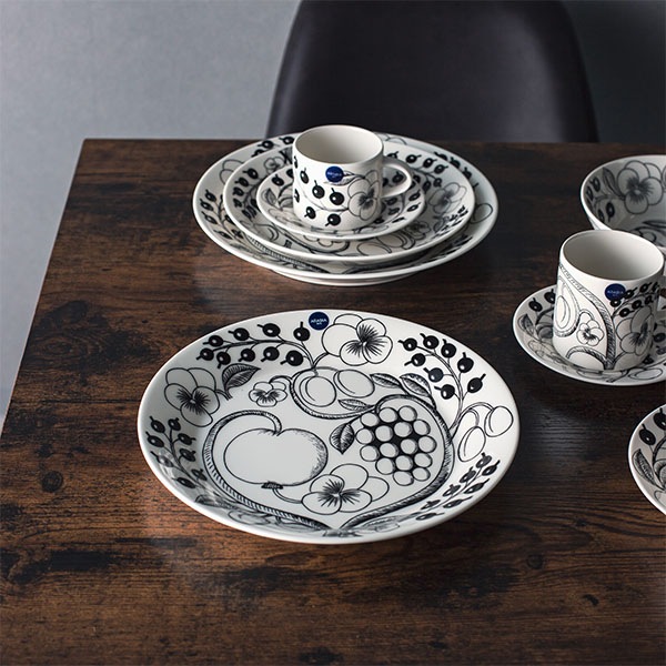 ����ӥ� Arabia �� �ץ졼�� ʿ�� 26cm �ѥ�ƥ��å� 1005398 �֥�å� & �ۥ磻�� Paratiisi Plate Flat Black & White �ݻ� ����� �����ӥ󥰥ץ졼�� ���� ���� �̲� ������� ���襤�� ���å��� ��