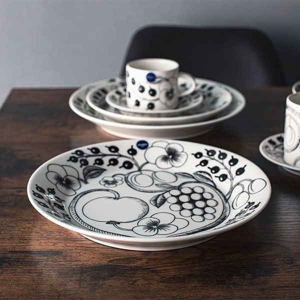 ����ӥ� Arabia �� �ץ졼�� ʿ�� 26cm �ѥ�ƥ��å� 1005398 �֥�å� & �ۥ磻�� Paratiisi Plate Flat Black & White �ݻ� ����� �����ӥ󥰥ץ졼�� ���� ���� �̲� ������� ���襤�� ���å��� ��