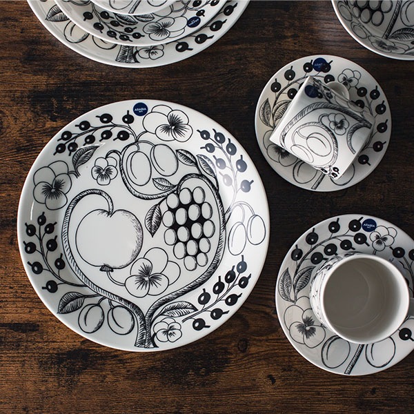 ����ӥ� Arabia �� �ץ졼�� ʿ�� 26cm �ѥ�ƥ��å� 1005398 �֥�å� & �ۥ磻�� Paratiisi Plate Flat Black & White �ݻ� ����� �����ӥ󥰥ץ졼�� ���� ���� �̲� ������� ���襤�� ���å��� ��