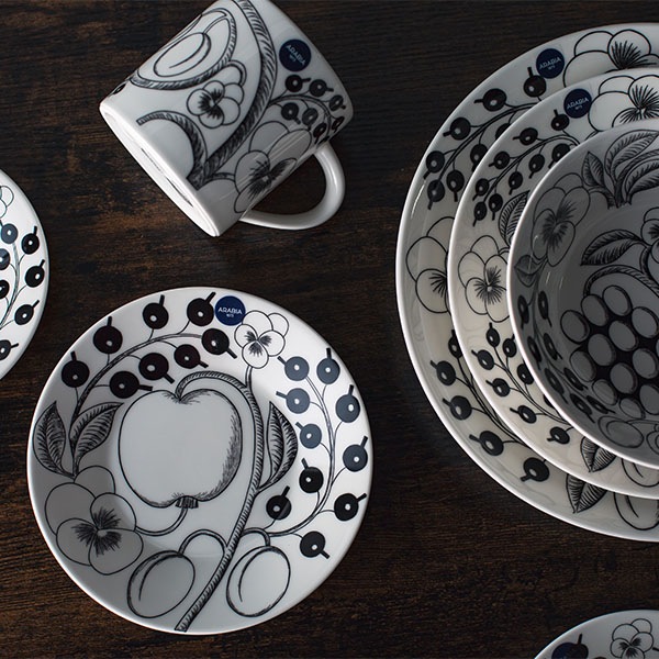 ����ӥ� Arabia �� �ץ졼�� ʿ�� 26cm �ѥ�ƥ��å� 1005398 �֥�å� & �ۥ磻�� Paratiisi Plate Flat Black & White �ݻ� ����� �����ӥ󥰥ץ졼�� ���� ���� �̲� ������� ���襤�� ���å��� ��