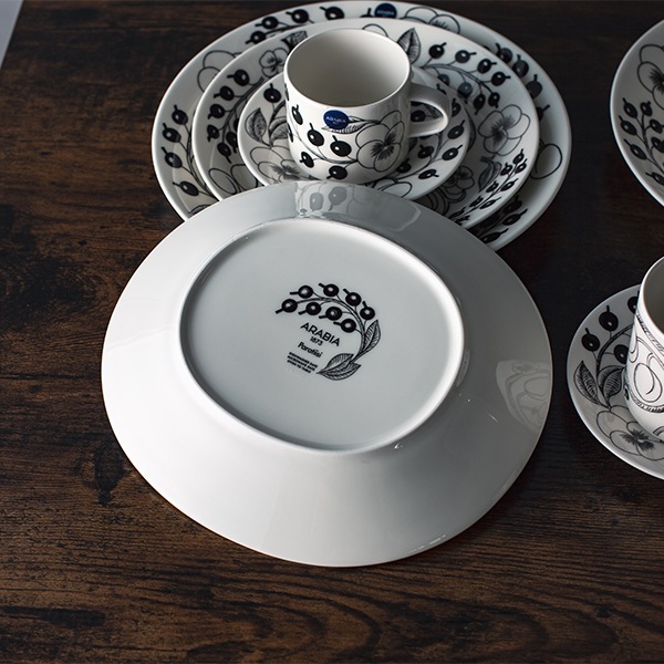 ����ӥ� Arabia �� �ץ졼�� �滮 25cm �ѥ�ƥ��å� 1005394 �֥�å� & �ۥ磻�� Paratiisi Plate Oval Black & White �ݻ� ����� �����ӥ󥰥ץ졼�� ���� ���� �̲� ������� ���襤�� ���å��� ��