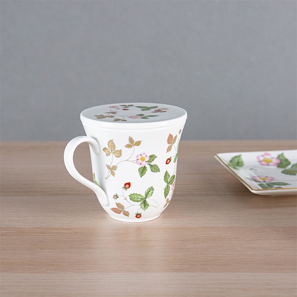 訳あり】ウェッジウッド WEDGWOOD 蓋付き マグ ワイルドストロベリー