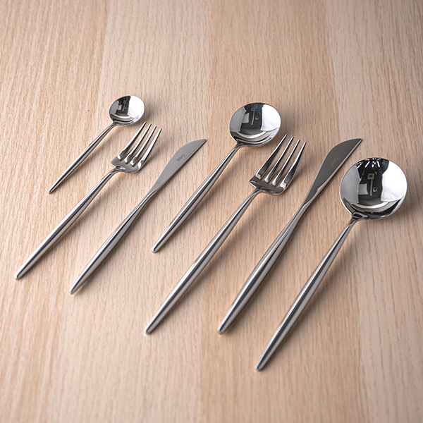 Cutipol �����ݡ��� MOON MIRROR �ࡼ��ߥ顼 Dessert Knife �ǥ����ȥʥ��� Silver ����С� ���ȥ�꡼ MO06M ������ ��