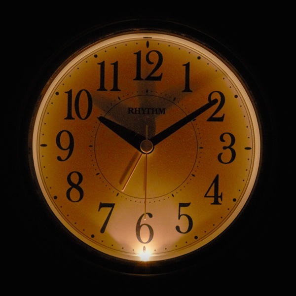 置き時計 目覚まし時計 アナログ 電子音 ベル音 2種類アラーム切換え