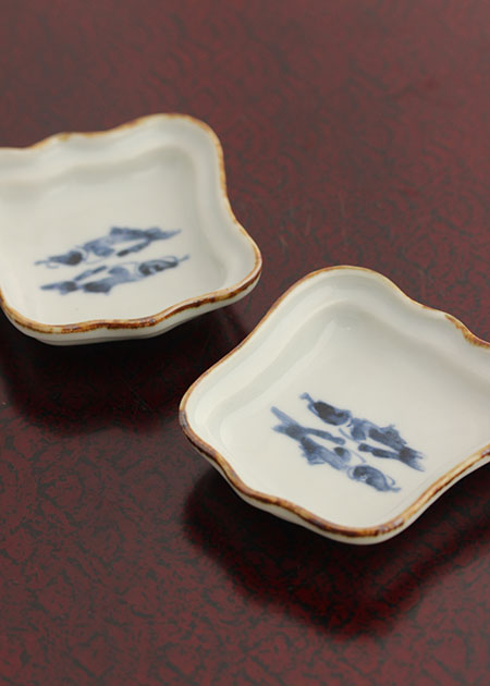 文吉窯 豆皿（軍配双魚）｜九谷焼のうつわ｜和食器通販 じろや