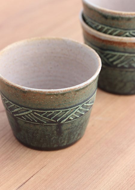 山本芳子 掛け分けカップ（織部）｜九谷焼のうつわ｜和食器通販 じろや