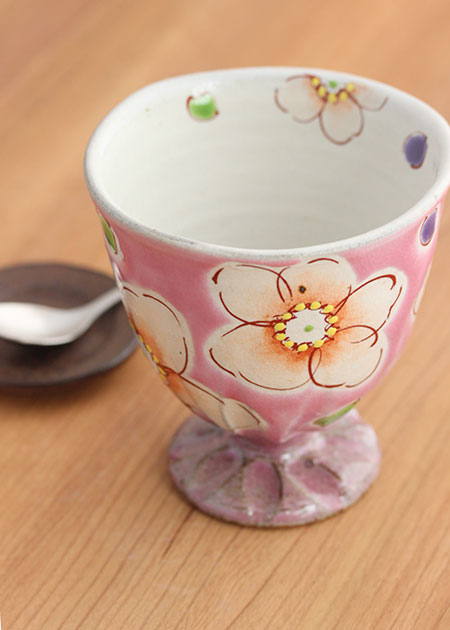 虚空蔵窯 高台フリーカップ／花うらら（ピンク）｜九谷焼の