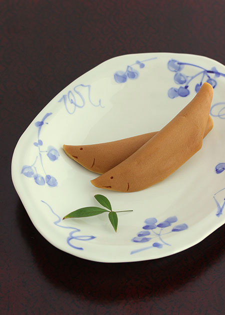 九谷美陶園 八寸楕円皿（染付山帰来文）｜九谷焼のうつわ｜和食器通販