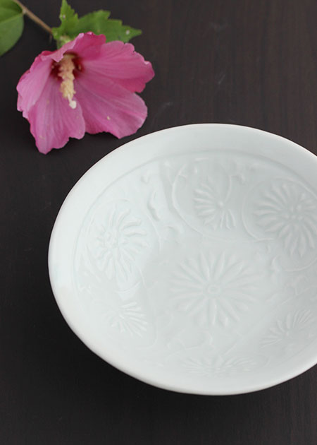 古伊万里　白磁　陽刻　菊　豆皿 古伊万里 白磁 江戸後期 菊 豆皿 5枚 - メルカリ