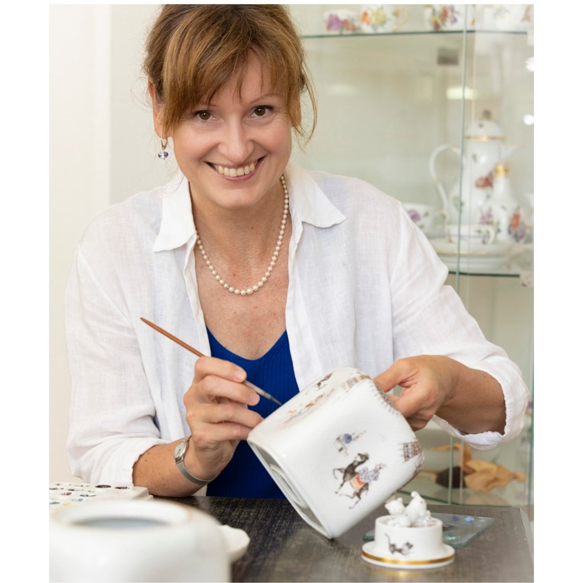 マイセン 2026年干支プレート 「草原の柵を飛び越える勇壮なウマ