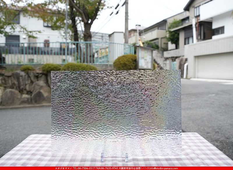 ウィズマーク_W_IR01 R_E_707202400195_写真の1/2が基本サイズ_26cm×20cm ｜ステンドグラスのスタジオヤマノ