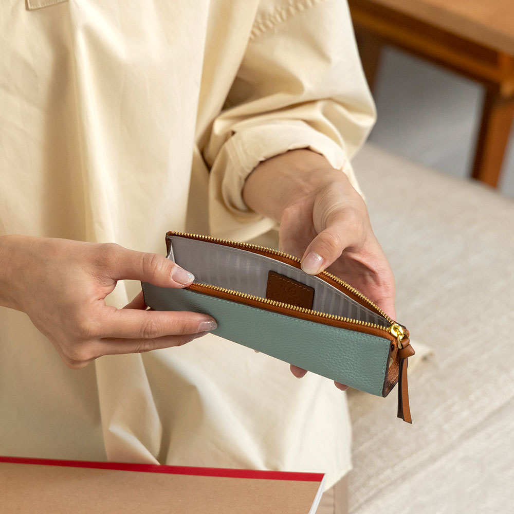 ぐしぐし手縫い＊ ハラコとキャメルな革のシンプルペンケース