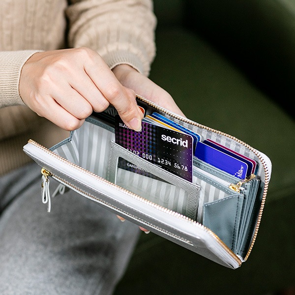 新品・パッと見白い、グレー×オリーブのラウンドファスナーウォレット（長財布） 新品・パッと見白い、グレー×オリーブの長財布（ラウンドファスナー