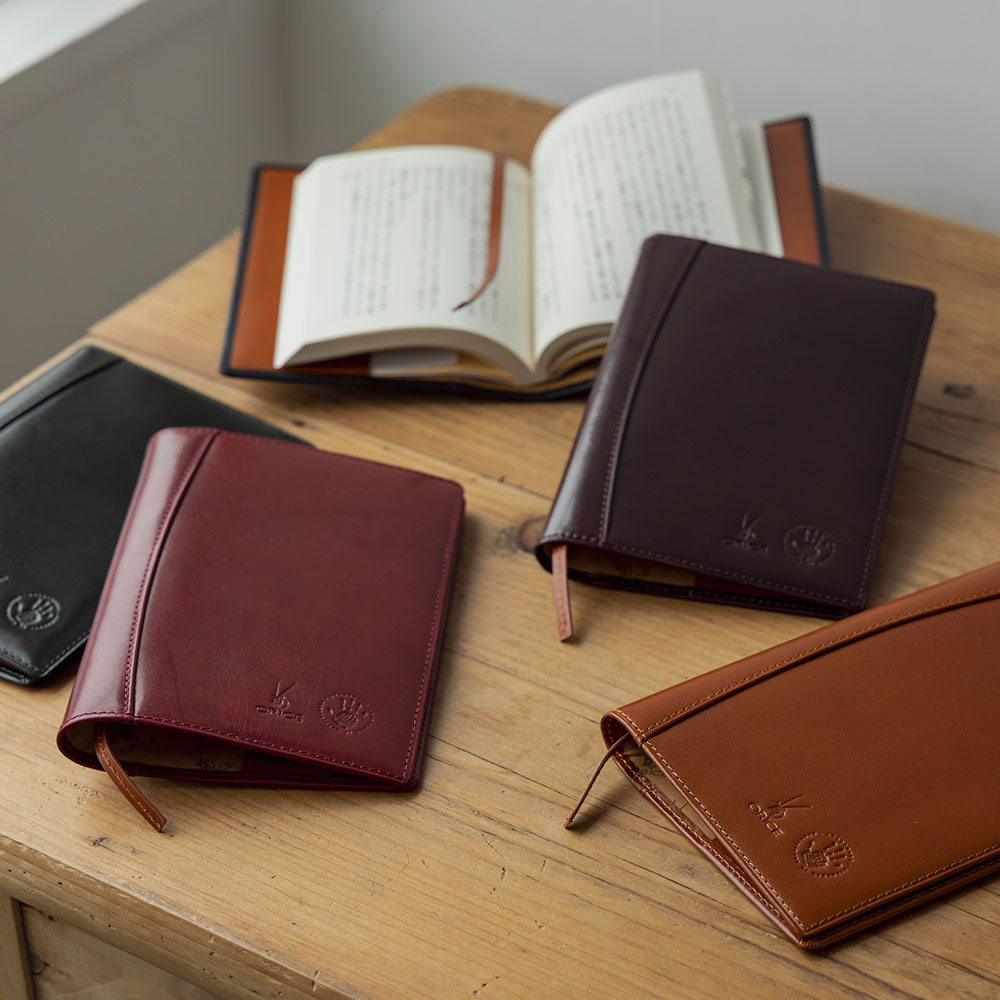 革のブックカバー 2つ お手入れクリーム付き 栃木レザー》ブック