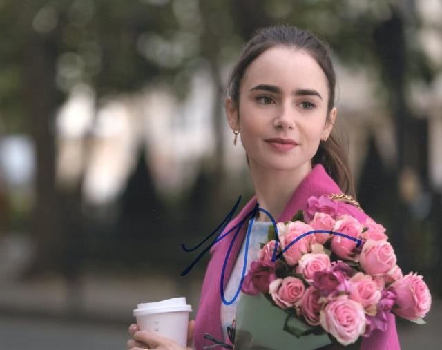 リリー・コリンズ直筆サイン入り写真□エミリー、パリへ行く○UACCRD