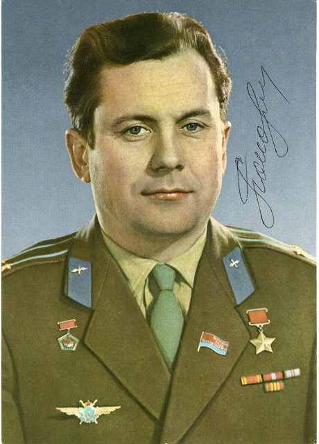 パーヴェル・ポポーヴィチ直筆サイン入りポストカード ソ連宇宙飛行士 UACCRD永久保証