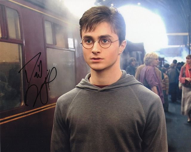 ダニエル・ラドクリフ直筆サイン入り写真□ハリー・ポッター○UACCRD
