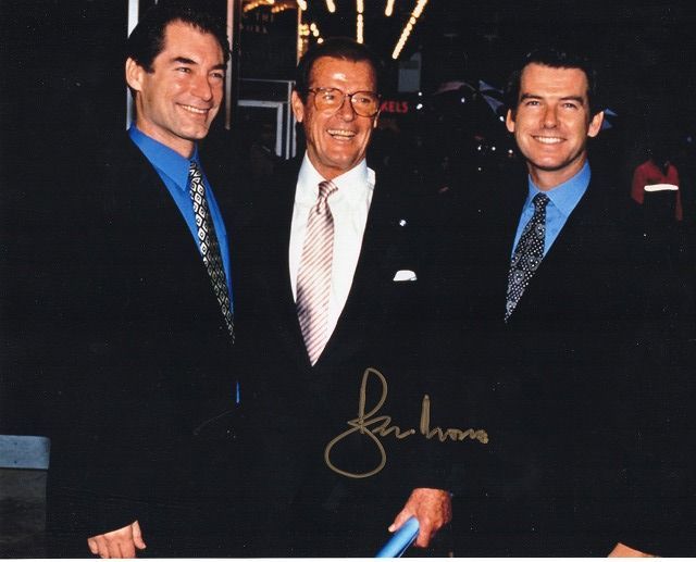 007 ジェームズ ・ボンド ロジャー・ムーア 直筆サイン カード ロジャー・ムーア直筆サイン入り写真□007 ジェームズボンド