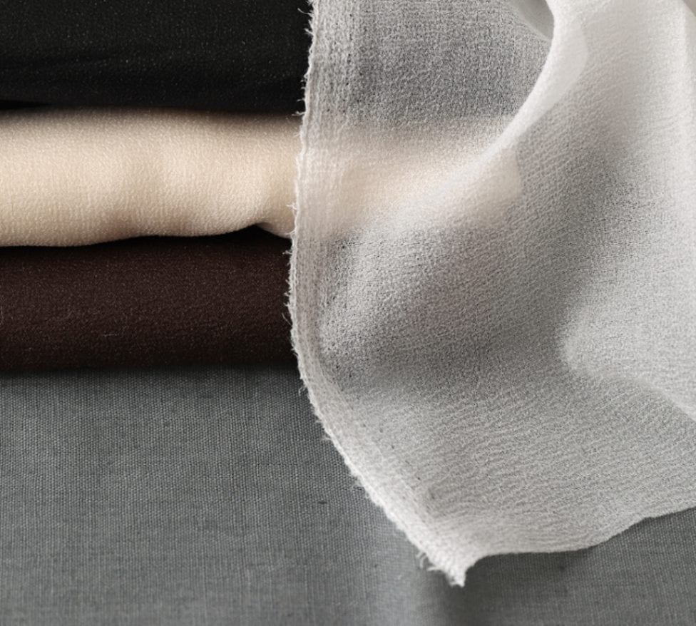 ニット接着芯中間～微薄地程度ソフト系白黒肌3本 新反1反程度ジャケット ワンピース Ｌコート(衿袖口前立補強材)縮緬細工つるし雛手芸