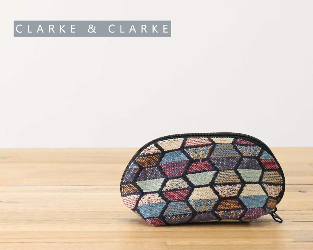 CLARKE & CLARKE】COSMIC /Mineral/ Raspberry マッシュルーム型ポーチ(S)キット [M便 1/4]の ...