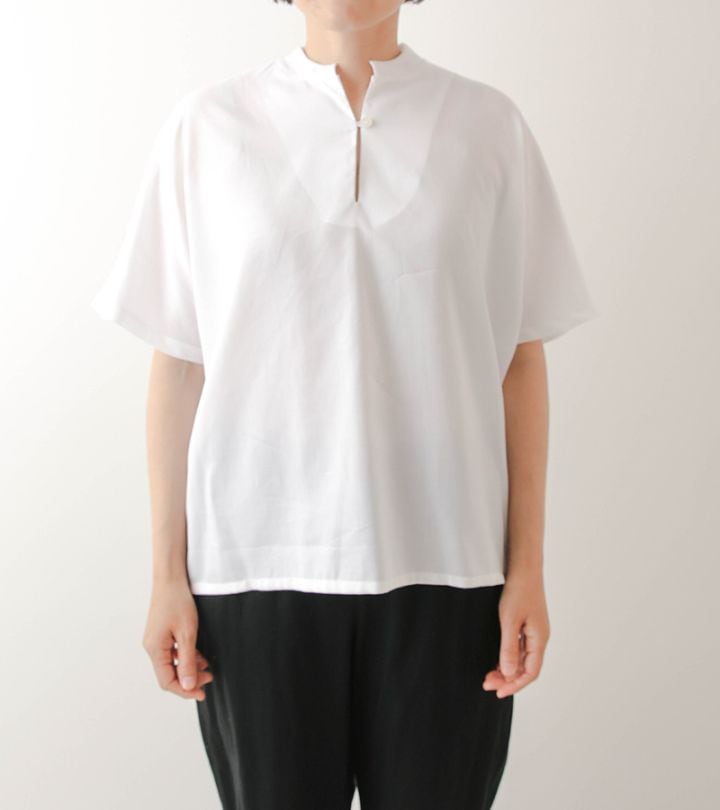 サンプル販売】スラッシュ明きのスタンドカラーブラウス SAMPLE 3263