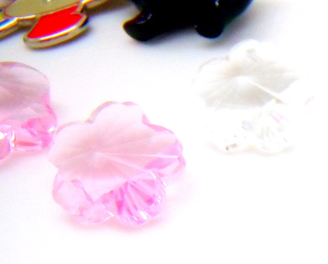 ガラス製 キラキラ桜型チャーム ピンク｜パーツ材料の通販 大王