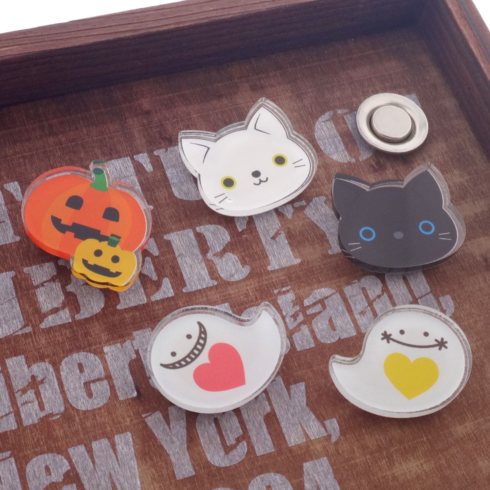 ハロウィン アクリルマグネットバッジ 白猫 しろねこ