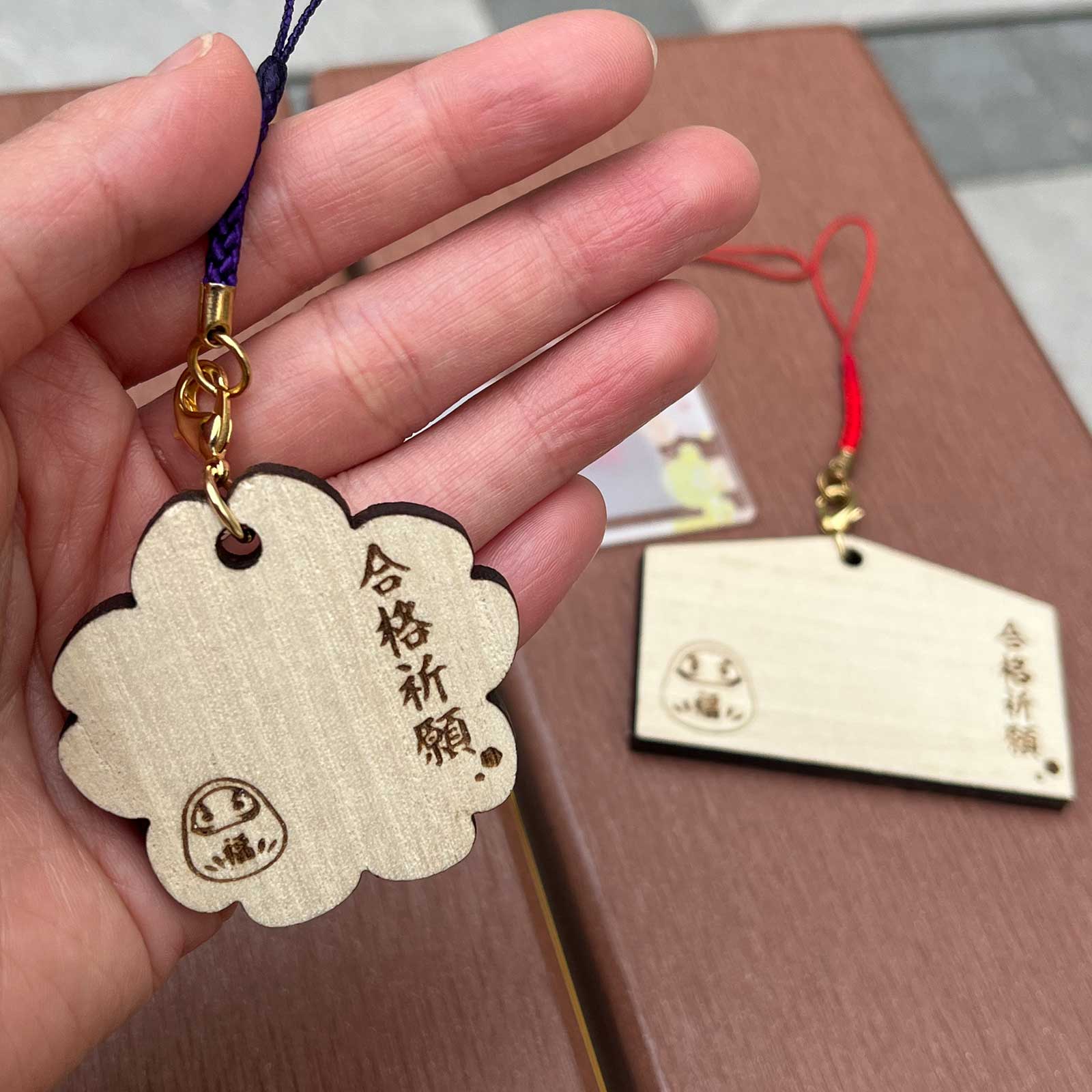 合格祈願 お守り 木札絵馬ストラップ 桜型 根付紐 紫 付き