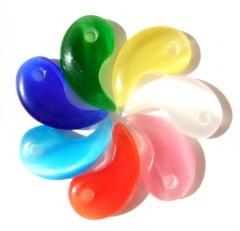 ガラス製 勾玉 17mm イエロー｜パーツ材料の通販 大王製作所オンライン