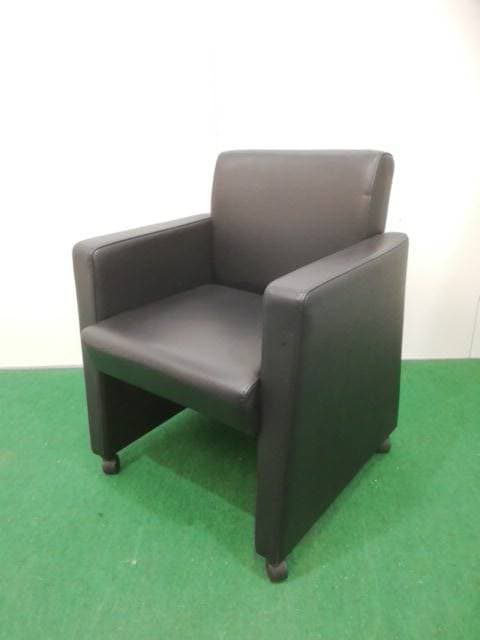 中古オフィス家具 【大量入荷】 W650 キャスター付き 1人掛けソファー 