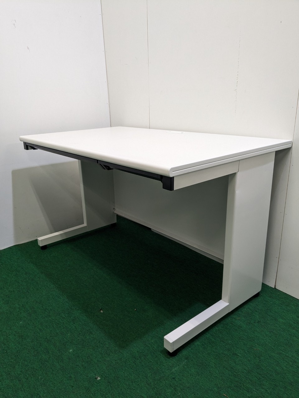 中古　PLUS製　オフィスデスク/平机　フラットライン　SP-T127 WM　W1200xD700xH700 PLUS製 オフィスデスク/平机 フラットライン SP-T127 WH W1200xD700xH700