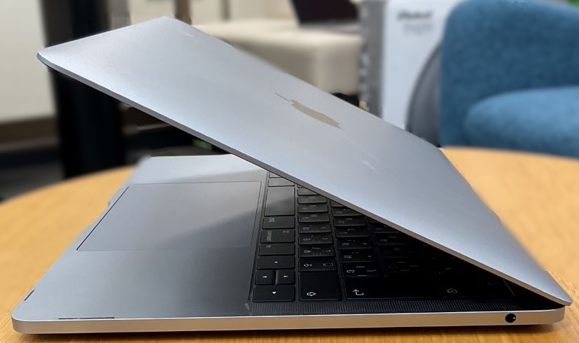 Apple MacBook Pro 13インチ 2017 A1708 【通電確認済み】