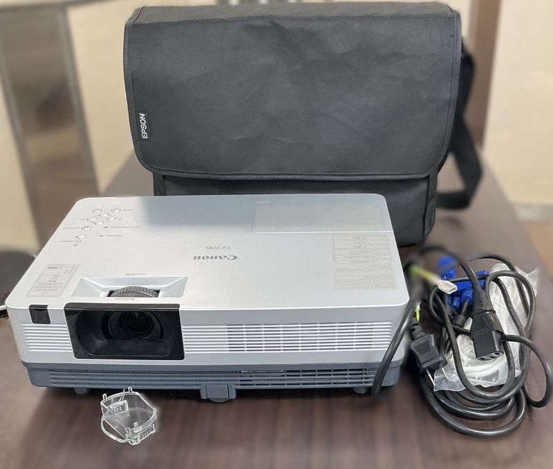 CANON キャノン プロジェクター LV-7295 395時間 リモコンなし 通電確認済 CANON キャノン プロジェクター LV-7295 395時間 リモコンなし 通電確認済