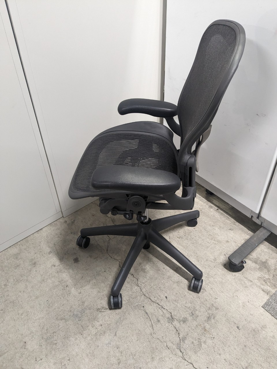 Herman Miller �ϡ��ޥ�ߥ顼�� ɪ�ե�������AE113AWB-0001