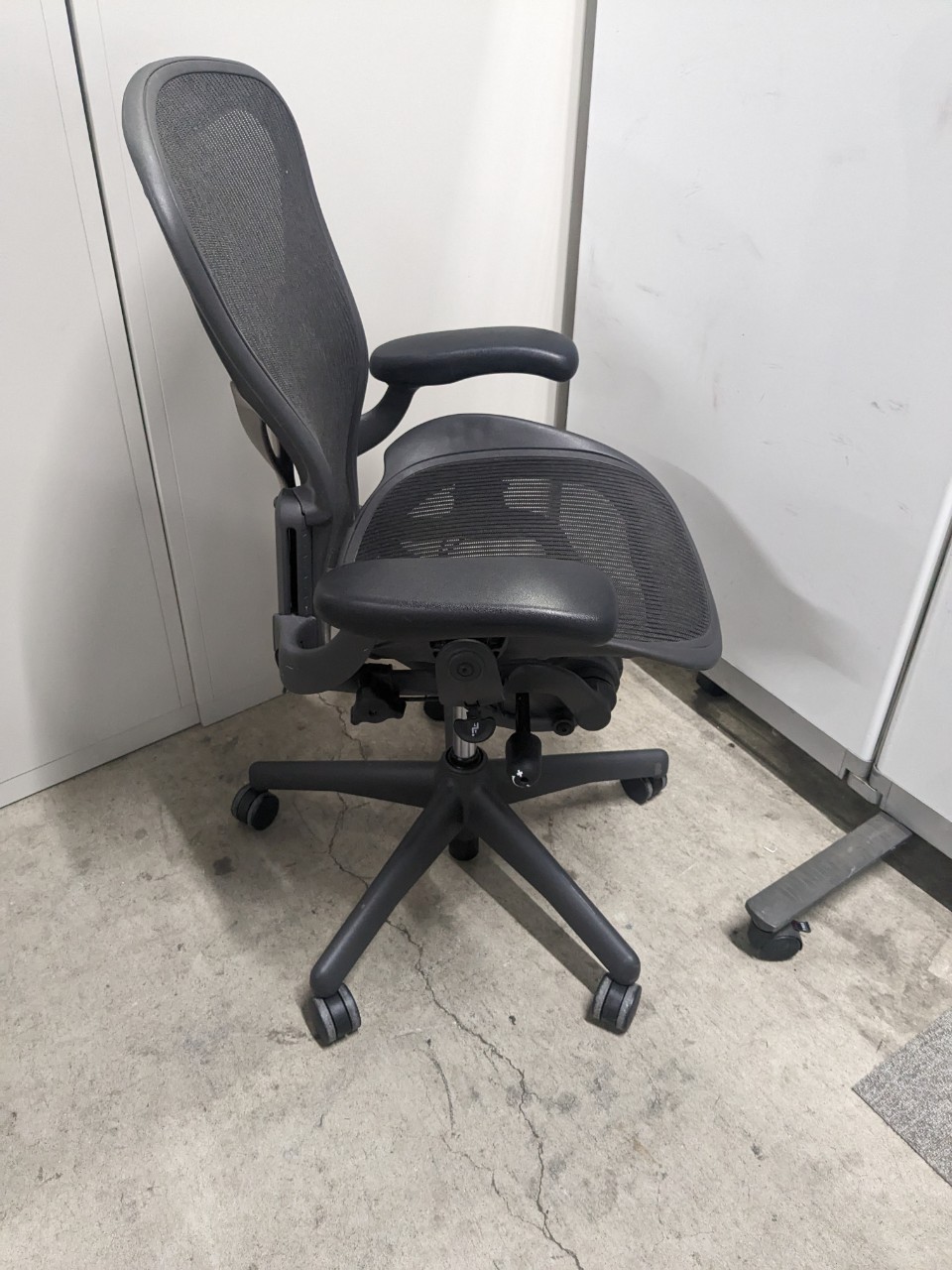 Herman Miller �ϡ��ޥ�ߥ顼�� ɪ�ե�������AE113AWB-0001