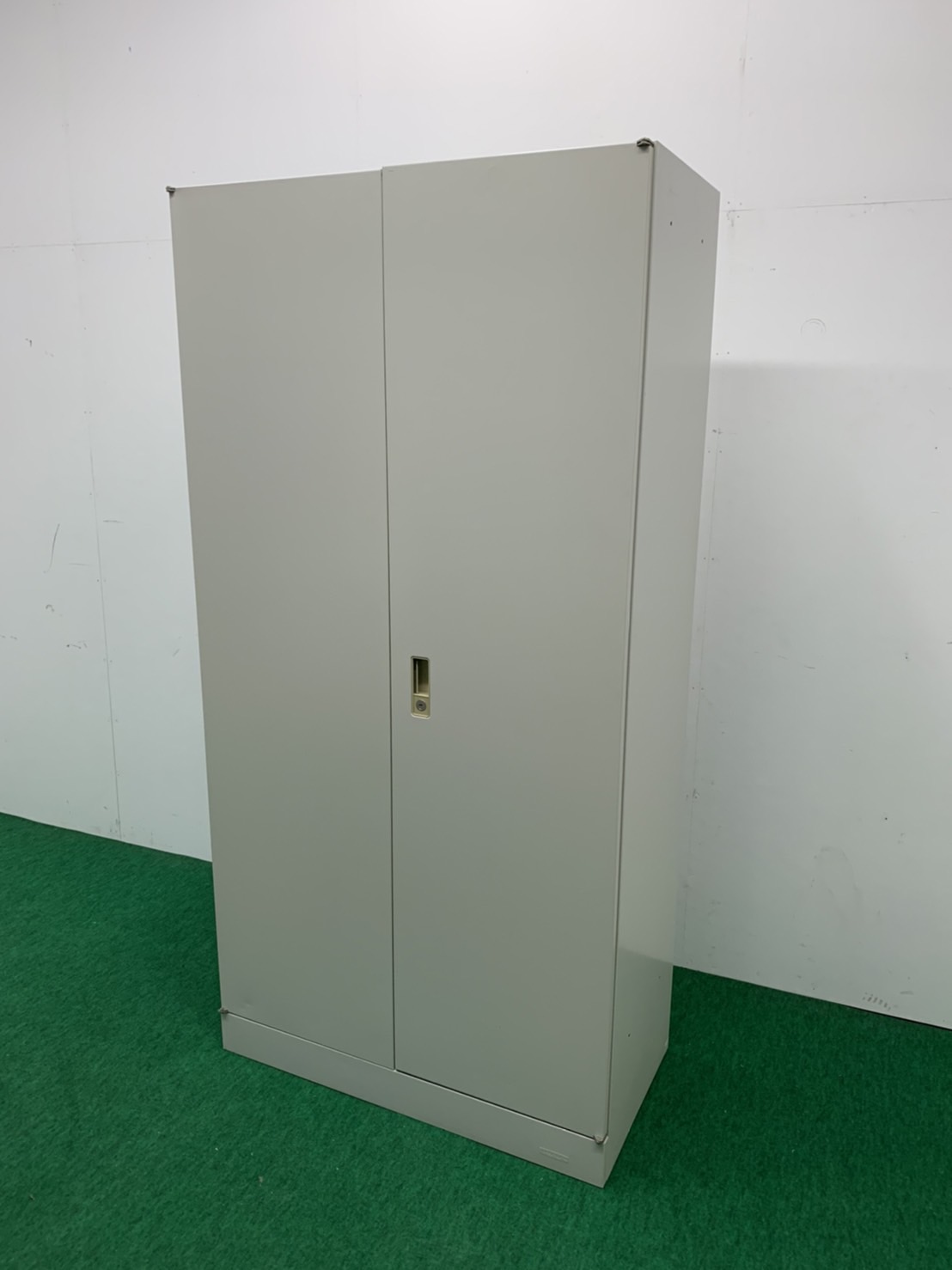 中古 okamura製 VILLAGE 両開き書庫 カギあり 8VS161 Z924 【Q0517-04