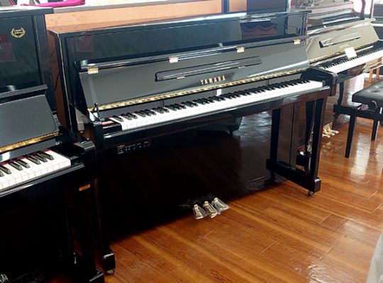 YAMAHA アップライトピアノ 黒中古品 ヤマハ