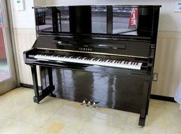 【中古品】　ヤマハ アップライトピアノ YU33 #6320377