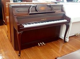 【中古品】　ヤマハ アップライトピアノ W100WnC #5207460　【木目ピアノ】