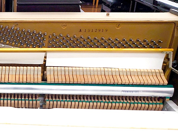 【中古品】 ヤマハ アップライトピアノ M1A #1512919 【白塗ピアノ】