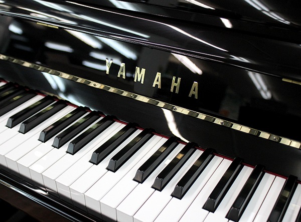 YAMAHA アップライトピアノ b113SG2 黒色 ヤマハ アップライトピアノ b113SG2 #J36414572 【中古品】｜ピアノ