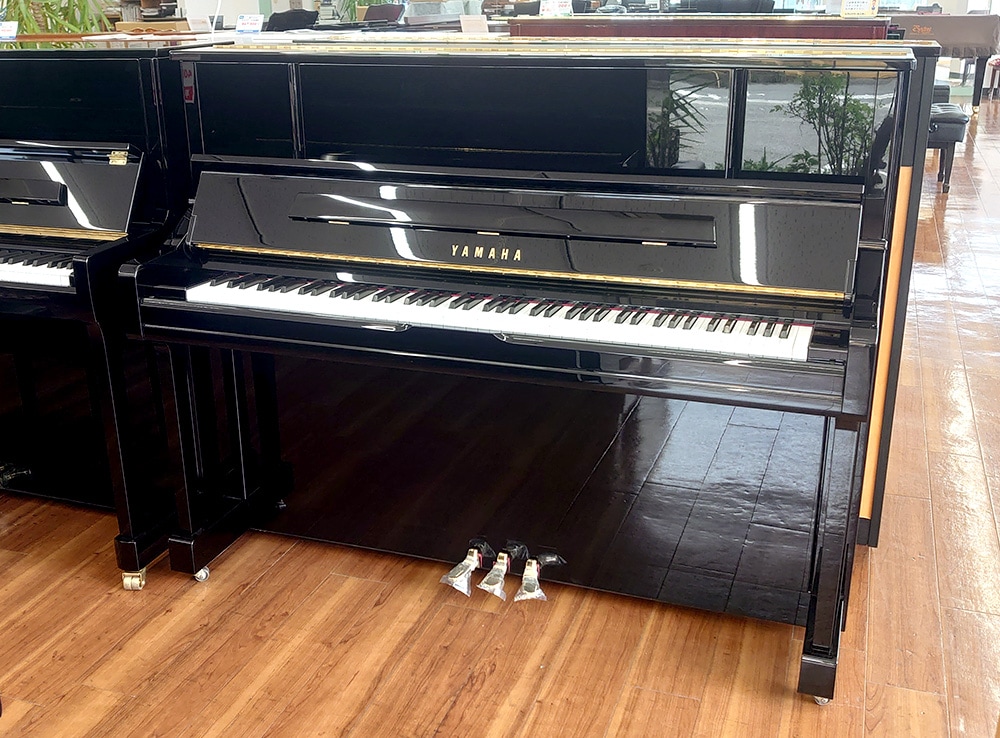 【美品】YAMAHA YU10 5973304 BK ヤマハ　アップライトピアノ ヤマハ アップライトピアノ YU10 #6121426 【中古品】｜ピアノパワー