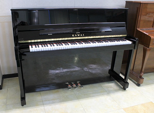 KAWAI アップライトピアノ　Kb-15J 中古ピアノ カワイ(KAWAI Kb15J) 気品あふれるホワイトピアノ
