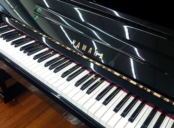 【中古品】 ヤマハ アップライトピアノ U10Bl #4542727