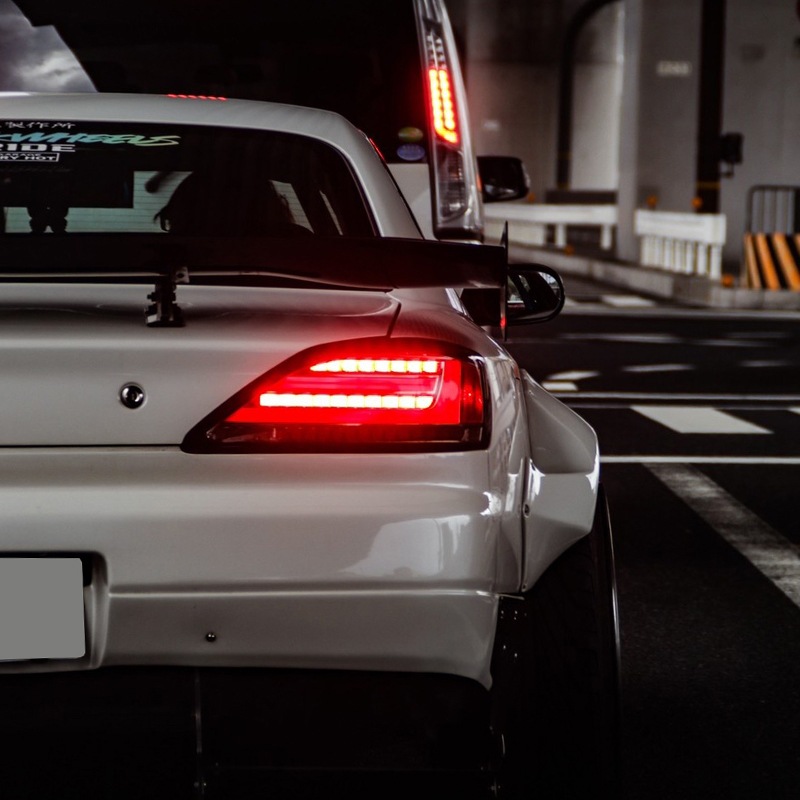 S15 シルビア / ヴァリエッタ<br>流れるウインカー サイドマーカー付き<br>ファイバーLEDテールランプ<br>ブラック/クリアー