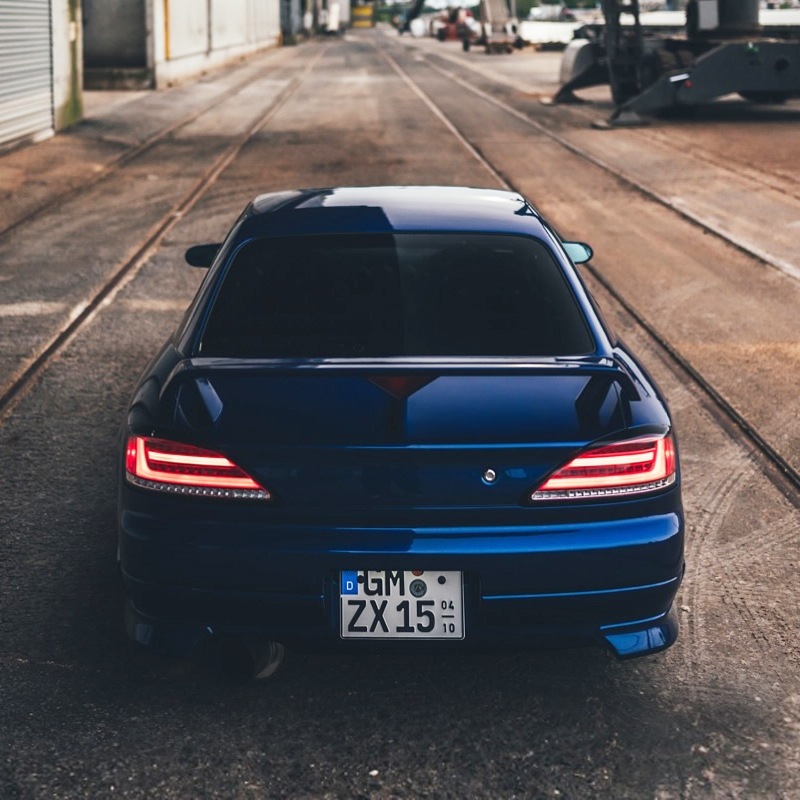 S15 シルビア / ヴァリエッタ<br>流れるウインカー サイドマーカー付き<br>ファイバーLEDテールランプ<br>ブラック/クリアー