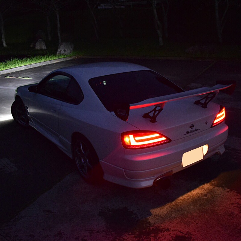 S15 シルビア / ヴァリエッタ<br>流れるウインカー サイドマーカー付き<br>ファイバーLEDテールランプ<br>ブラッククローム