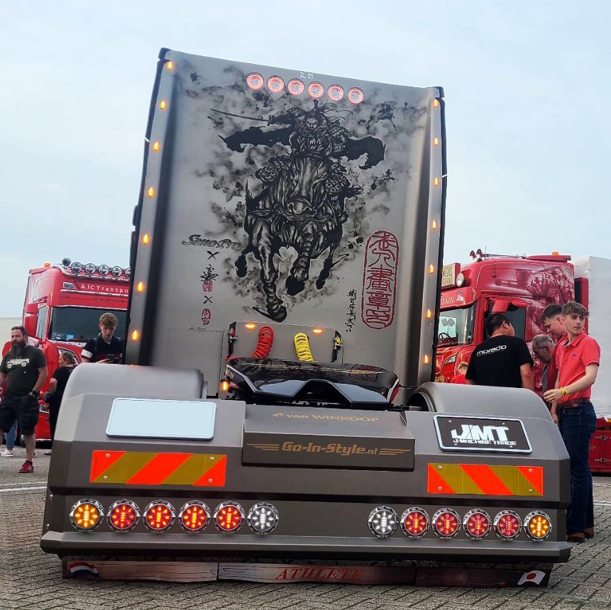 【保安基準適合・車検対応Eマーク取得済み】24V 丸型3Dデザインテール 単体 ウインカーランプ（クリアーオレンジ） トレーラーテール/大型・中型トラック/汎用・架装用